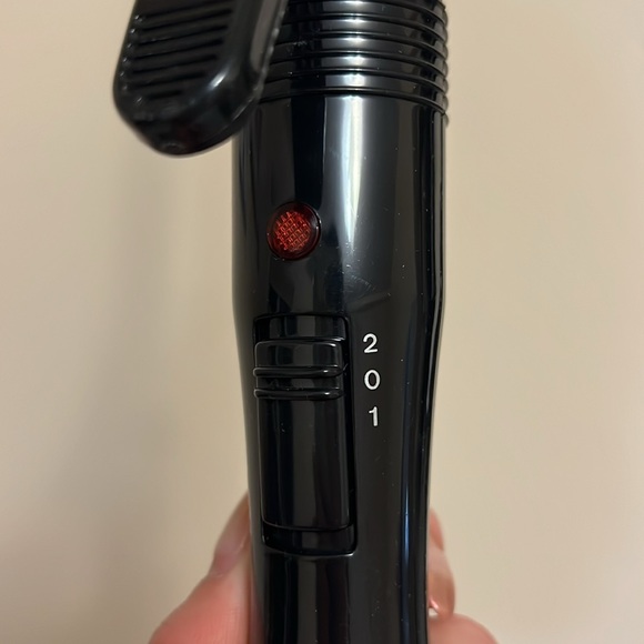 3/4” Styling Iron - Picture 3 of 4